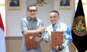 FOTO 27 Agustus_Kepala Badan Karantina Indonesia (Barantin) Abdul Kadir Karding dan Wali Kota Palu Hadianto Rasyid di Kantor Barantin, Gedung Mina Bahari II, Jakarta. barantin