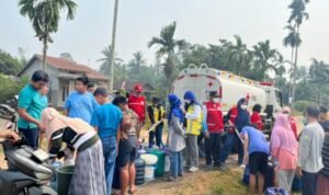 FOTO 27 Agutsus_Bantuan air bersih untuk warga Kalimantan. dok. kementerianpu