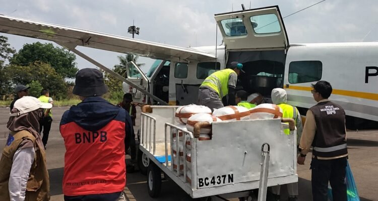 FOTO 28 Agustus_Persiapan dan briefing teknis Bandara Raden Inten II, Lampung, sebelum operasi modifikasi cuaca (OMC) dilakukan di atas langit Lampung Timur
