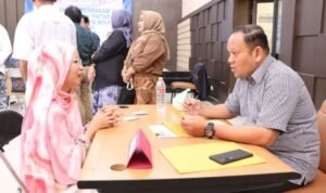 FOTO 29 Agustus_Aktivitas menyiapan dokumen Beasiswa Pasti Pintar (Banpin) Kabupaten Bekasi. dok. jabarprov.go.id