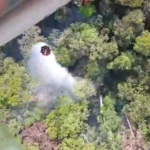 FOTO 29 Agustus_Pengerahan helikopter water bombing untuk pemadaman karhutla di Kabupaten Teluk Bintuni, Papua Barat. dok. bnpb