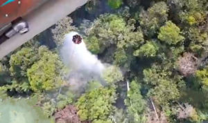 FOTO 29 Agustus_Pengerahan helikopter water bombing untuk pemadaman karhutla di Kabupaten Teluk Bintuni, Papua Barat. dok. bnpb
