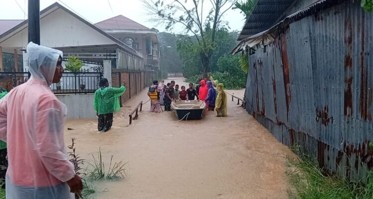 FOTO 3 Agustus_Banjir merendam sebagian wilayah Kota Padang. (dok. bpbdkotapadang)