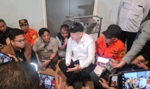 FOTO 3 Agustus_Menteri Perhubungan Dudy Purwagandhi memberikan keterangan KMP