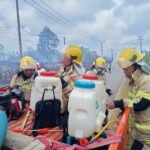 FOTO 3 Agustus_Upaya pemadaman lahan seluas 3 hektar yang melanda Desa Air Kelik, Kecamatan Damar, Kabupaten Belitung Timur, Provinsi Bangka Belitung