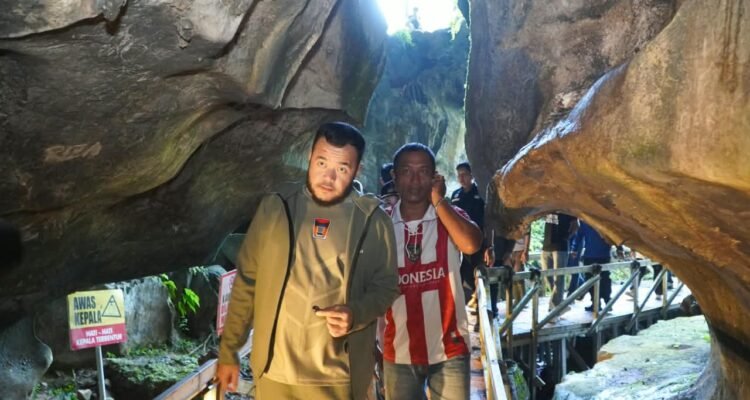 FOTO 30 Agustus_Peninjauan langsung ke kawasan Goa Kelelawar Padayo di Kompleks PT Semen Padang, Kelurahan Indarung, Kecamatan Lubuk Kilangan. dok. padang