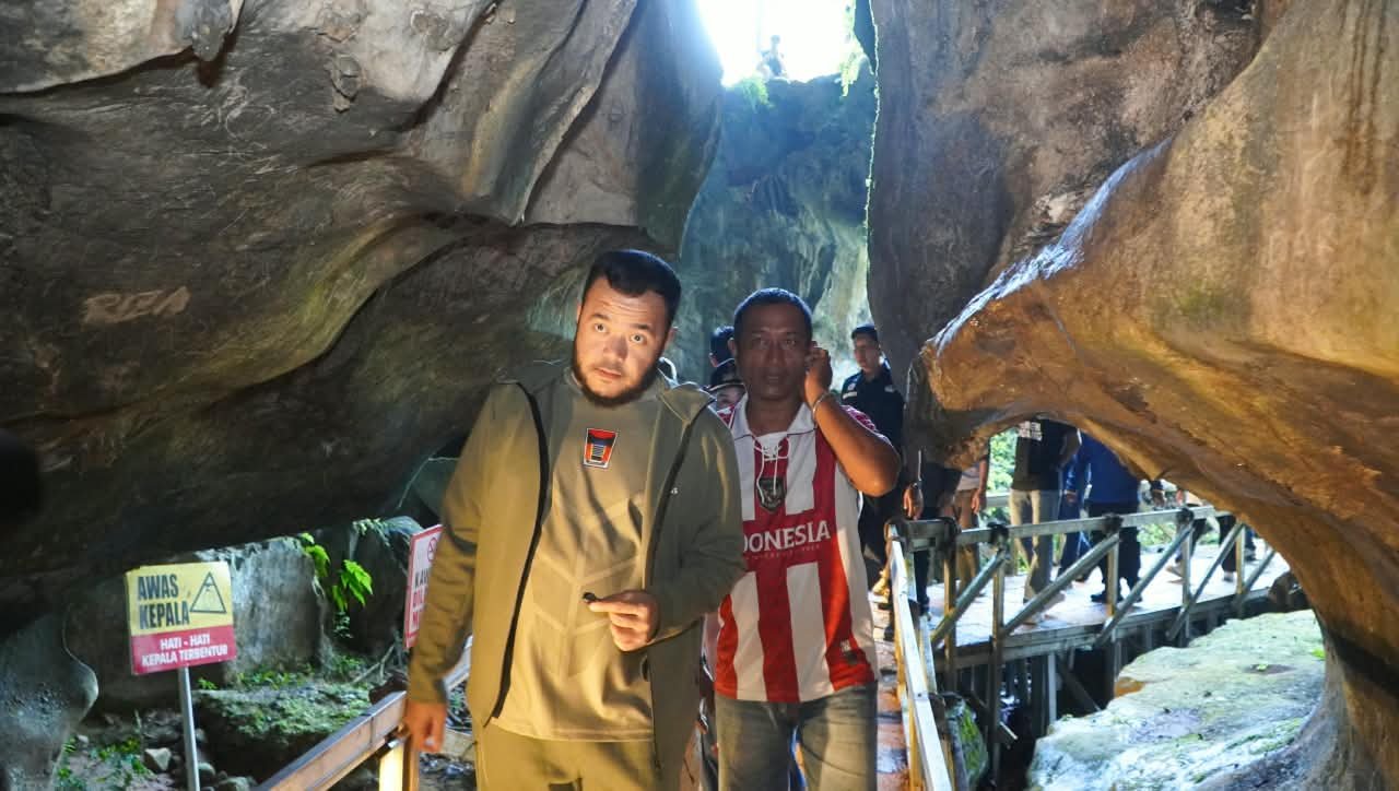 FOTO 30 Agustus_Peninjauan langsung ke kawasan Goa Kelelawar Padayo di Kompleks PT Semen Padang, Kelurahan Indarung, Kecamatan Lubuk Kilangan. dok. padang