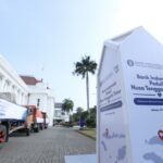 FOTO 31 Agustus_Truk - truk pengangkut logistik terparkir siap mengantarkan bantuan kemanusiaan dari BI untuk masyarakat terdampak gempa NTT