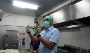 FOTO 5 Agustus_Kepala Badan Gizi Nasional (BGN) Sudaryono saat cek Satuan Pelayanan Pemenuhan Gizi (SPPG). dok. bgn