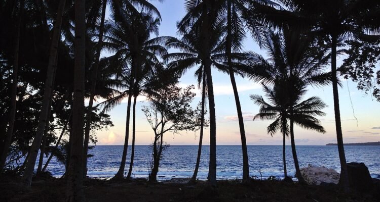 FOTO 5 Agustus_Pantai Bitunuris di Desa Bitunuris, Kepulauan Talaud, Sulawesi Utara. diok. wikipedia.id
