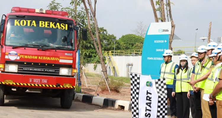 FOTO 5 Agustus_Pelepasan armada water trucking untuk mengantisipasi potensi kekurangan pasokan air bersih bagi masyarakat Kota Bekasi. dok. bekasikota.go.id