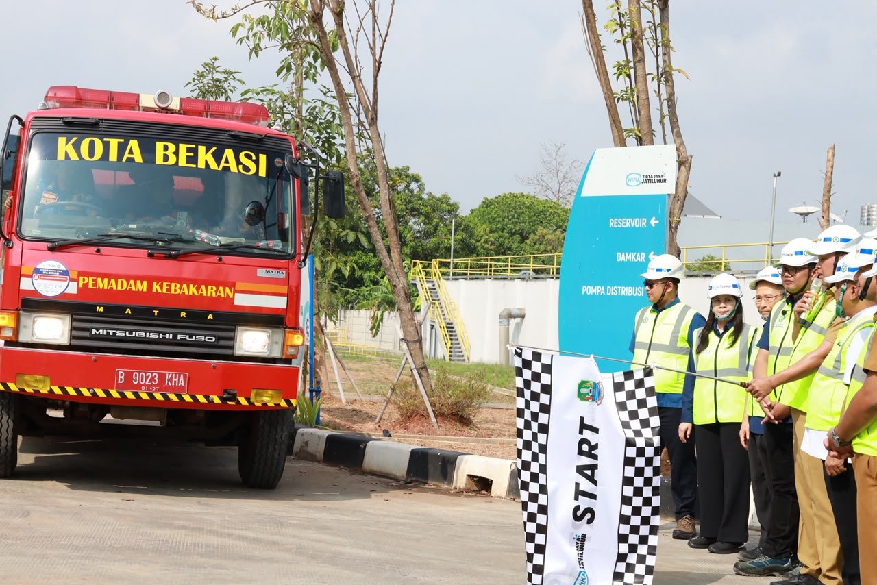 FOTO 5 Agustus_Pelepasan armada water trucking untuk mengantisipasi potensi kekurangan pasokan air bersih bagi masyarakat Kota Bekasi. dok. bekasikota.go.id