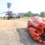 FOTO 8 Agustus_Helikopter Sikorsky EH-60A reg N61AA, armada yang digunakan BNPB untuk operasi water bombing di Provinsi Kalimantan Tengah.