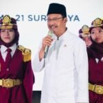 FOTO 9 Agustus_Menteri Sosial Saifullah Yusuf bersama anak-anak sekolah rakyat di Jawa Timur. dok. kemensos