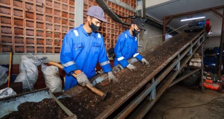 FOTO 9 Agustus_Optimalisasi Tempat Pengolahan Sampah Terpadu (TPST) Tegalega untuk memproduksi briket Refuse Derived Fuel (RDF). jabarprov