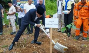FOTO 10 Sept_Penanaman Perdana Festival Tanam Hulu yang dipusatkan di kawasan Guo, Kelurahan Kuranji, Kecamatan Kuranji. padang.go.id