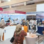 FOTO 11 Sept_Pengunjung menyaksikan stan BNPB dan menyimak informasi, serta edukasi kebencanaan dalam pameran ADEXCO 2026 di JIExpo Kemayoran, Jakarta INI