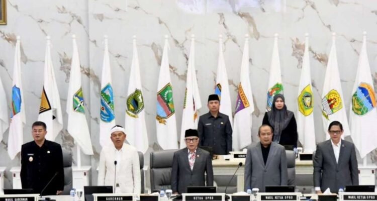 FOTO 11 Sept_Rapat Paripurna Dewan Perwakilan Rakyat Daerah (DPRD) Jawa Barat. dok. jabarprov.go.id INI