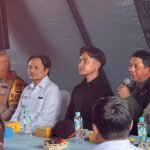 FOTO 11 Sept_Wakil Presiden Gibran Rakabuming Raka (kemeja hitam) di Posko Penanganan Karhutla Provinsi Kalimantan Selatan, Guntung Damar, Banjarbaru, Kalimantan Selatan 1