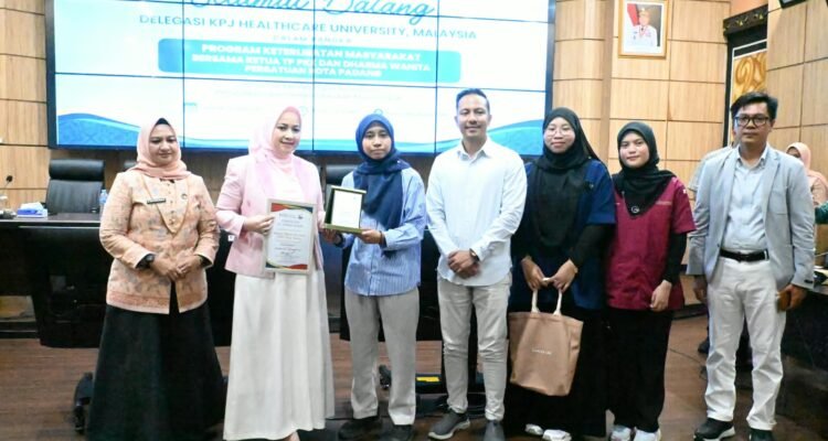 FOTO 13 Sept_Kunjungan dan program pengabdian masyarakat dari delegasi KPJ Healthcare University, Malaysia di Balai Kota Padang, Aie Pacah. dok. padang.go.id