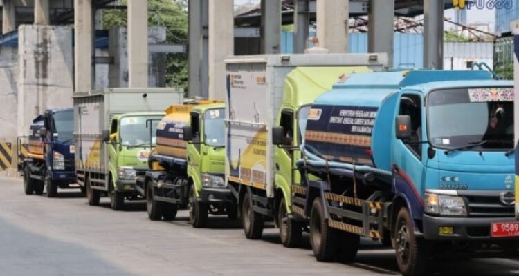 FOTO 13 Sept_peralatan pendukung pemadaman dikirim ke lima provinsi untuk mempercepat penanganan kebakaran, sekaligus memenuhi kebutuhan air di wilayah INI