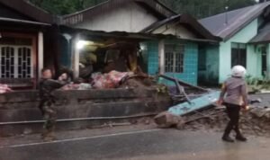 FOTO 14 Sept_Bencana longsor menimpa rumah warga di Kabupaten Aceh Tengah, Provinsi Aceh. dok. bpbdkab INI
