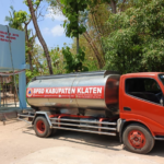 FOTO 15 Sept_BPBD Kabupaten Klaten mendistribusikan bantuan air bersih sebanyak 9 unit tangki atau 45.000 liter ke 11 desa di lima kecamatan terdampak kekeringan