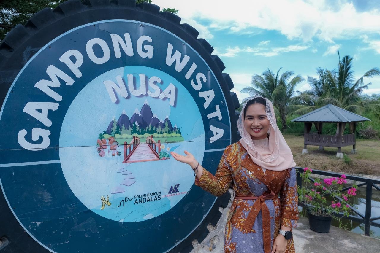 FOTO 15 Sept_Wakil Menteri Pariwisata Ni Luh Puspa saat kunjungannya ke Gampong Wisata Nusa di provinsi Aceh. dok. kemenpar