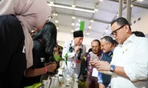 FOTO 17 Sept_Kepala Badan Karantina Indonesia Abdul Kadir Karding saay di Floriculture Indonesia International (FLOII) 2026. dok. mistimewa