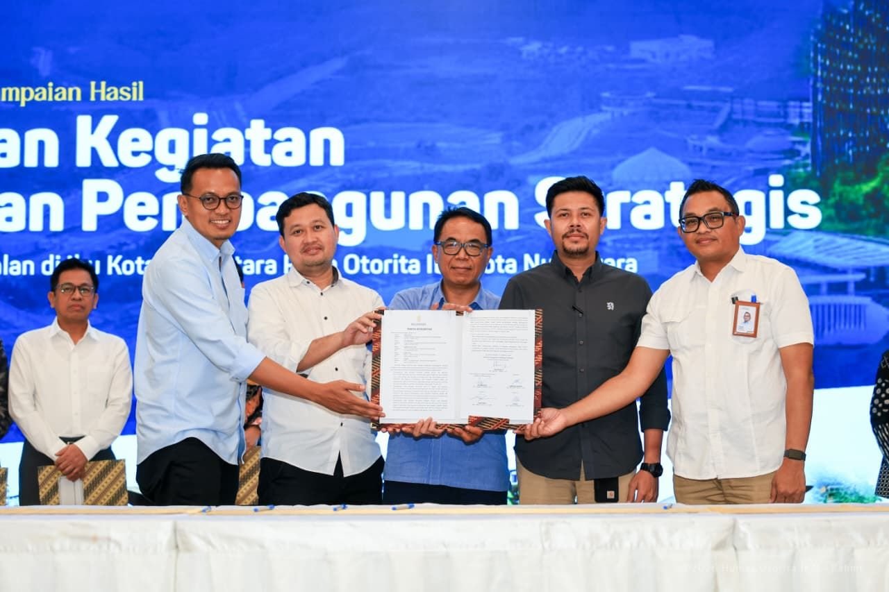 FOTO 19 Sept_Penyerahan persetujuan PPS untuk tiga paket pekerjaan infrastruktur jalan TA 2026 - 2027 di kawasan Ibu Kota Nusantara. dok. ikn