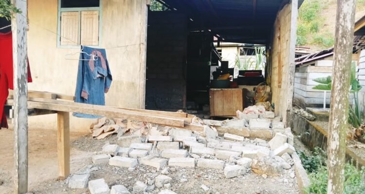 FOTO 2 Sept_Dampak kerusakan pada beberapa bangunan pasca gempa berkekuatan M5,5 mengguncang wilayah Kabupaten Halmahera Tengah, Provinsi Maluku Utara. dok. bpbdkab