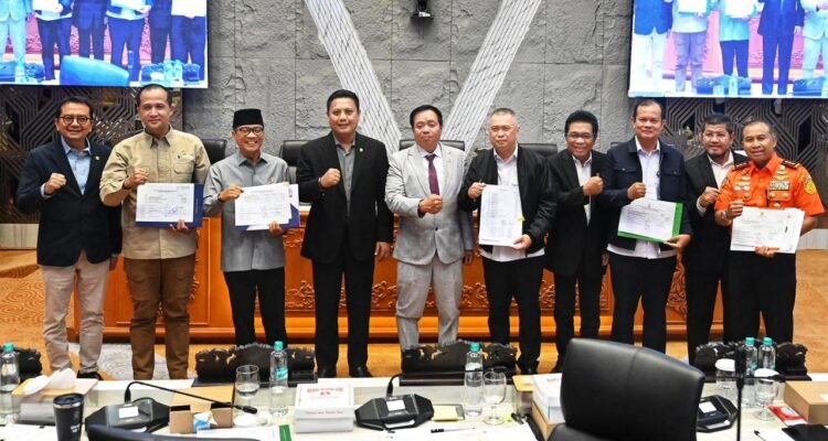 FOTO 2 Sept_Rapat Kerja Komisi V DPR dengan agenda Pembahasan Evaluasi dan Penyesuaian Anggaran 2026, serta Pembahasan dan Penetapan Pagu Anggaran 2027 di Kantor DPR, Jak