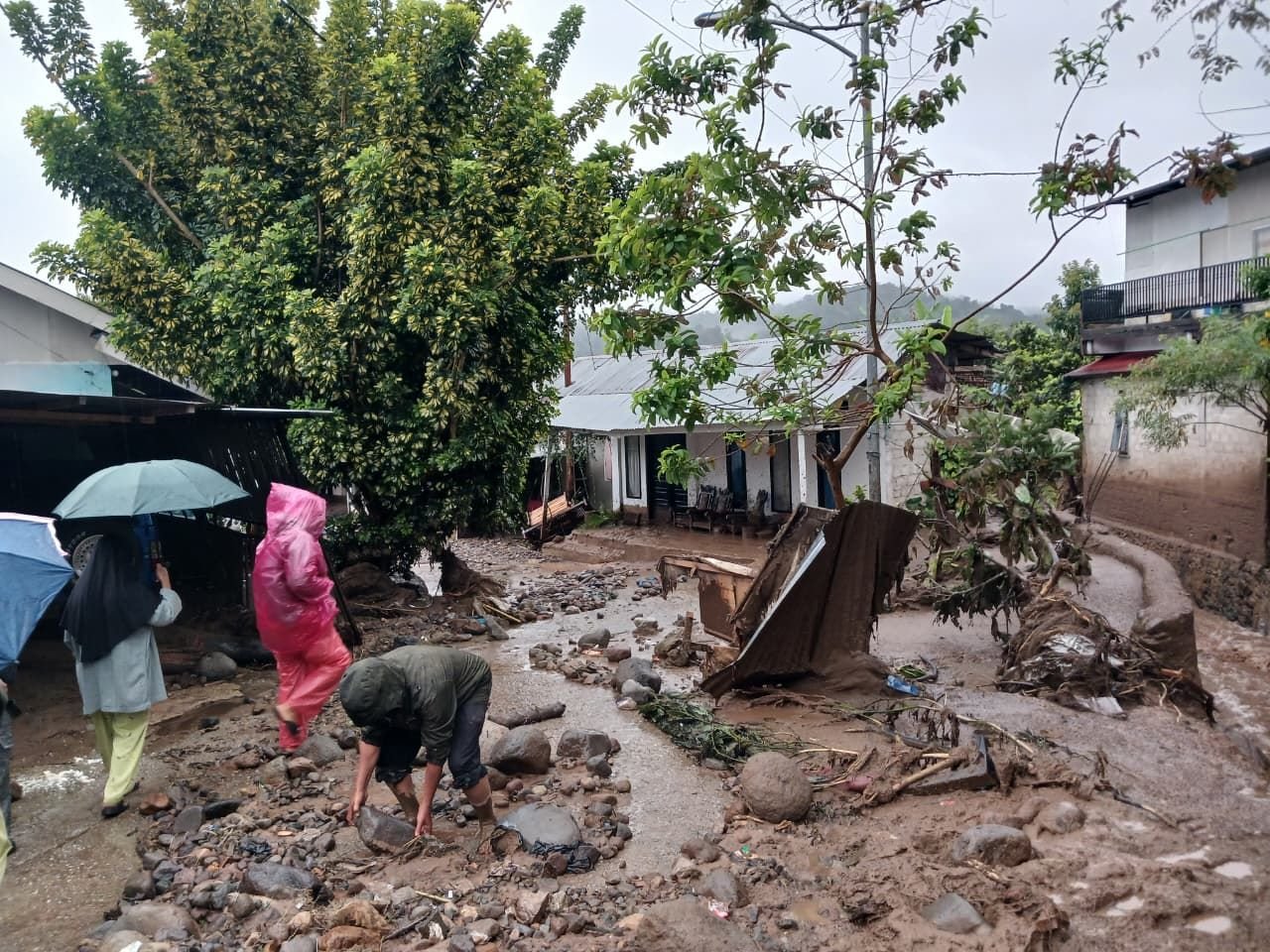 FOTO 22 Sept_Kerusakan bangunan dan fasilitas akibat banjir bandang di Nagari Batang Barus, Kecamatan Gunung Talang, Kabupaten Solok, Sumatra Barat INI