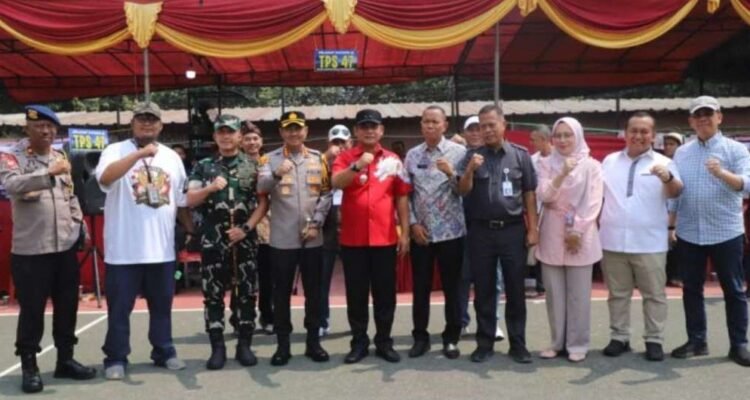 FOTO 22 Sept_Peninjau pelaksanaan Pemilihan Kepala Desa (Pilkades) Serentak di Tempat Pemungutan Suara (TPS) di Kabupaten Bekasi. jabarprov