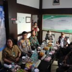 FOTO 23 Sept_Kepala BNPB Letjen TNI Suharyanto dan Menteri Kehutanan Raja Juli Antoni rapat teknis operasi modifikasi cuaca