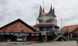 FOTO 23 Sept_Kondisi Terminal Tipe A Bareh Solok tetap berjalan normal pascabanjir bandang yang terjadi di kawasan Arosuka, Kabupaten Solok . hubdat 1 INI