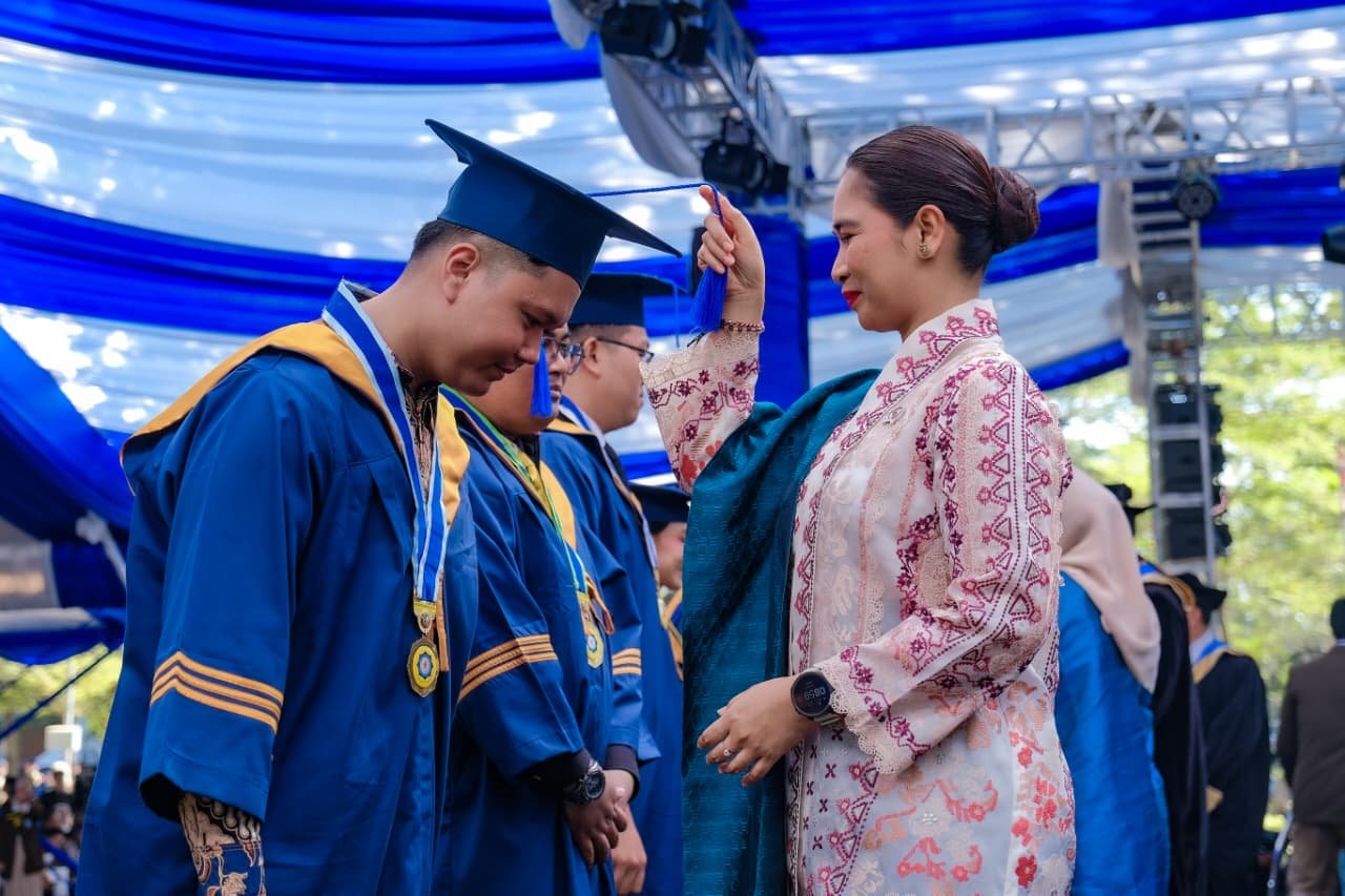 FOTO 23 Sept_Upacara Wisuda 603 wisudawan dan wisudawati Politeknik Pariwisata Makassar jenjang Diploma III dan Sarjana Terapan (Diploma IV) di Makassar