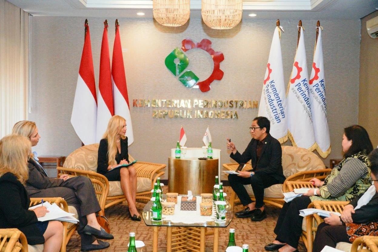 FOTO 23 Sept_Wamenperin Riza dengan Wakil Menteri Ekonomi, Investasi, dan Industri Bulgaria Mihaela Georgieva Karadimova