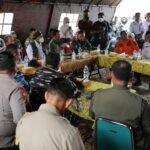 FOTO 24 Sept_Kepala BNPB Letjen TNI Suharyanto saat memimpin Rapat Koordinasi Penanggulangan Karhutla Kalsel di halaman RSJ Sambang Lihum, Banjarmasin.