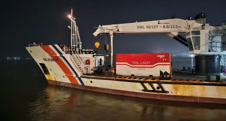FOTO 24 Sept_Pengerahan Kapal Negara Kenavigasian KN Kunyit dari Distrik Navigasi Tipe A Kelas II Banjarmasin. dok. hublakemenhub 1 INI