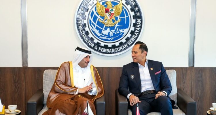 FOTO 24 Sept_Pertemuan Menteri Koordinator Bidang Infrastruktur dan Pembangunan Kewilayahan Agus Harimurti Yudhoyono dan Duta Besar Qatar untuk Indonesia Sultan bin Mubarak Saad Al-Dosari