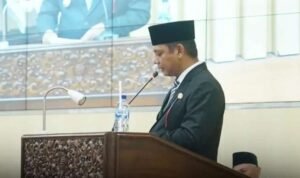 FOTO 25 Sept_Plt Bupati Bekasi Asep Surya Atmaja menghadiri Rapat Paripurna DPRD Kabupaten Bekasi. dok. jabarprov