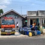 FOTO 26 Sept_BPBD Kabupaten Pemalang mendistribusikan air bersih di wilayah terdampak kekeringan Kec Pulosari, Kab Pemalang, Jawa Tengah. 1 INI