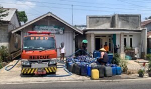 FOTO 26 Sept_BPBD Kabupaten Pemalang mendistribusikan air bersih di wilayah terdampak kekeringan Kec Pulosari, Kab Pemalang, Jawa Tengah. 1 INI