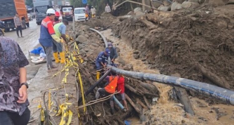 FOTO 28 Sept_Pemulihan bangunan pemerintah dan fasilitas publik yang terdampak banjir bandang di Kabupaten Solok, Sumatra Barat. dok. pu.go.id INI