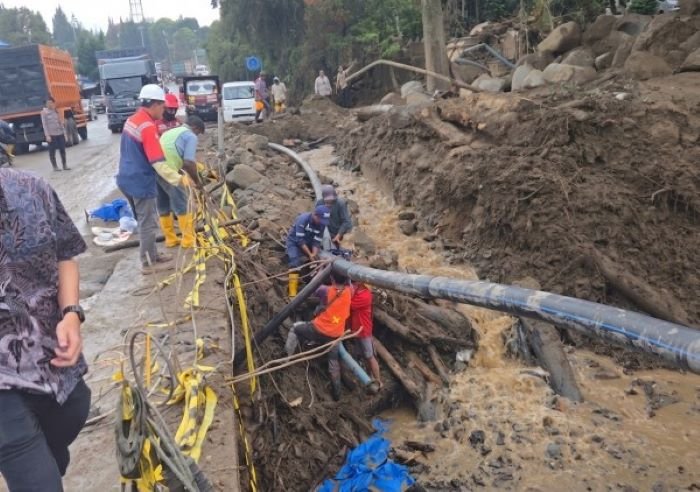 FOTO 28 Sept_Pemulihan bangunan pemerintah dan fasilitas publik yang terdampak banjir bandang di Kabupaten Solok, Sumatra Barat. dok. pu.go.id INI