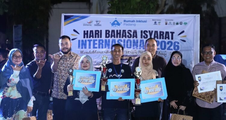 FOTO 28 Sept_Peringatan Hari Bahasa Isyarat Internasional 2026 yang berlangsung di kawasan Kota Tua Padang. dok. padnag.go.id