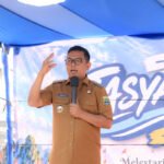 FOTO 29 Sept_Gubernur Banten Andra Soni saat menghadiri tradisi Tasyakuran Laut di Tempat Pelelangan Ikan Sidamukti, Kec Sukaresmi, Kab Pandeglang. bantenprov