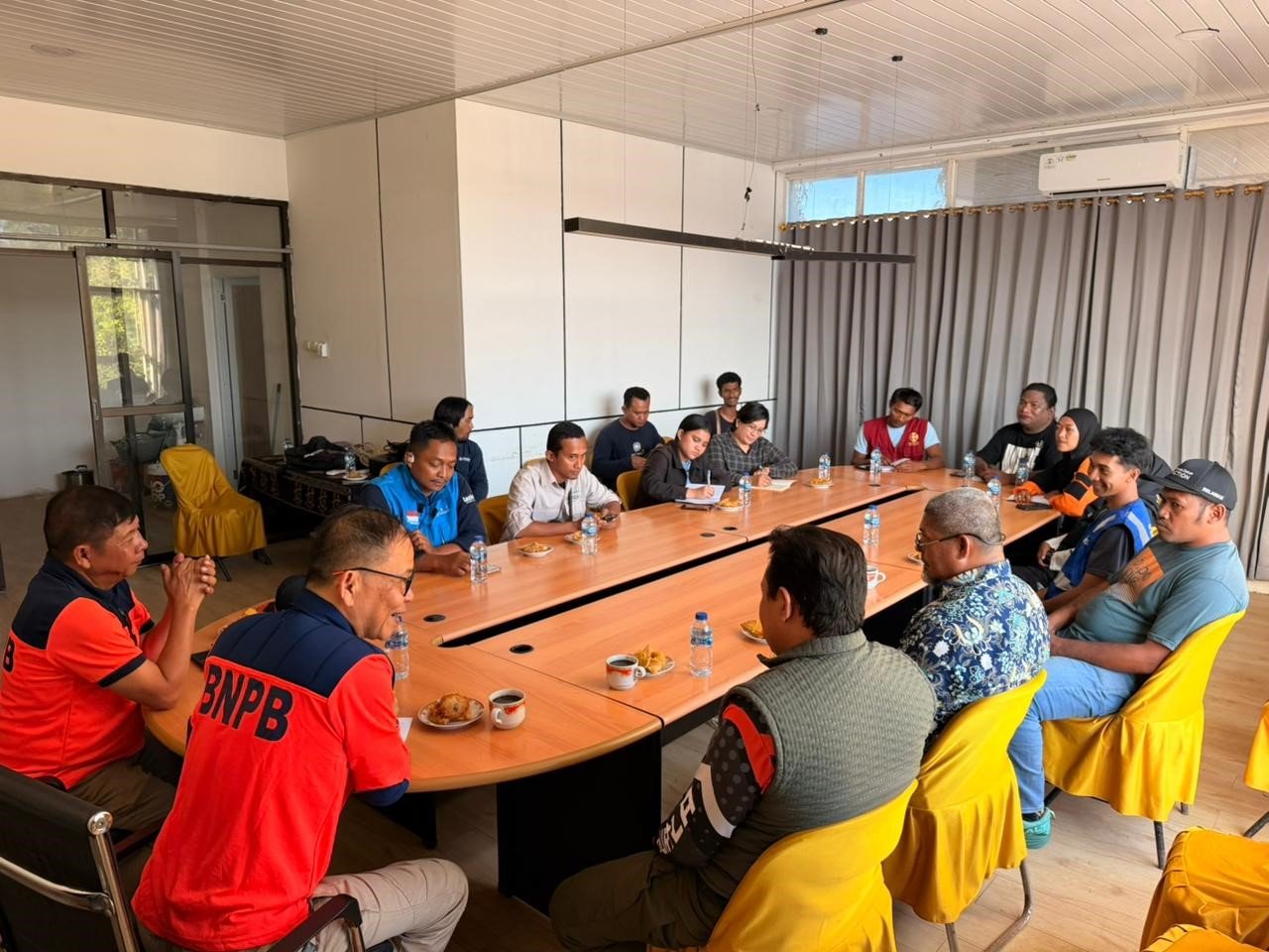 FOTO 3 Sept_Badan Nasional Penanggulangan Bencana (BNPB) memimpin rapat koordinasi bersama para mitra pada kaji kebutuhan Sikka