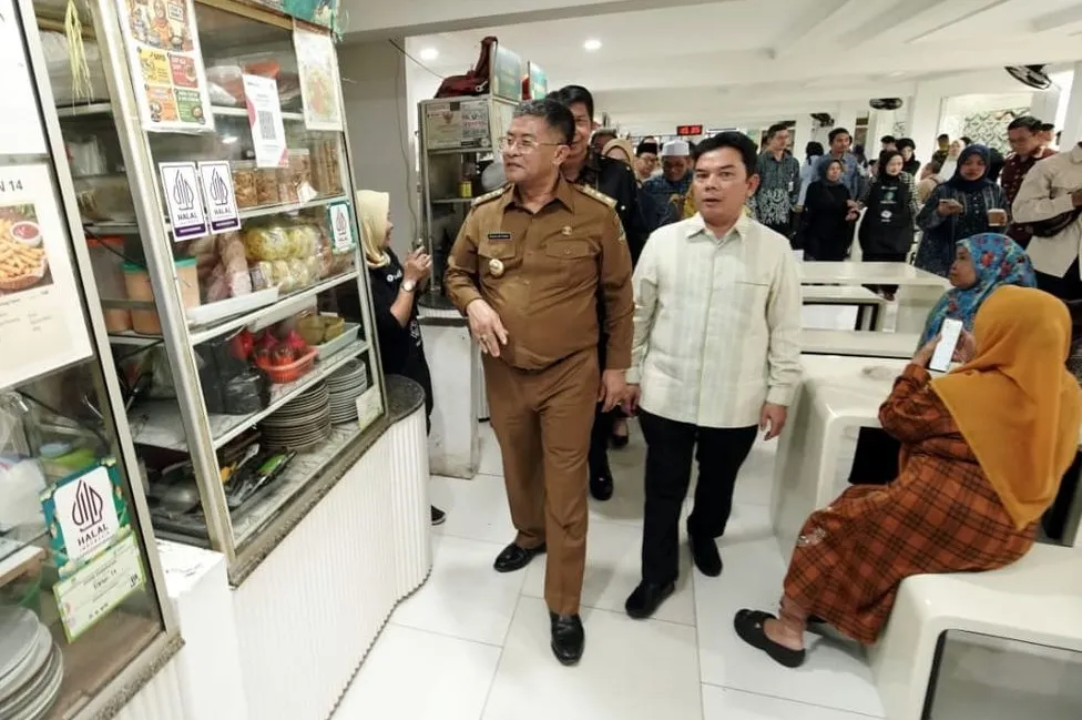 FOTO 3 Sept_Wakil Gubernur Jawa Barat Erwan Setiawan meresmikan Zona KHAS di Kantin Gedung Sate. dok. jabarprov.go.id